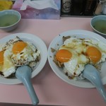 重松飯店 - 焼豚玉子飯の小盛(左)と並盛(右)