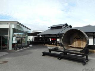 Yamasa Shouyu Shouyu Ajiwai Taikenkan - しょうゆ味わい体験館は正面ゲート入ってすぐ左側にある