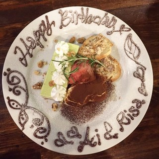 As a surprise for birthdays and anniversaries ♪ We present a dessert plate ◎