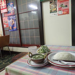 Shitaru - サグマッシュルームカレー、サラダ、ライス