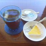 峠茶房 - アイスコーヒーとサービスのレモンパイ