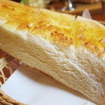 Jiyamaika - 厚切りのトーストにバターがたっぷり