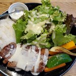 東京野菜キッチン スコップ - 豚ロースのパルメザンクリームソース、彩り焼き野菜添え　全景