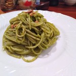 SPIGOLA - ジェノベーゼ（背後の野菜のマリネやアマレッティ等も美味）