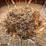 丸新 - 鮑のｺﾝﾌｨ ﾄﾘｭﾌ掛け