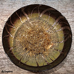 丸新 - 鮑のｺﾝﾌｨ ﾄﾘｭﾌ掛け