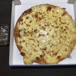 ドミノ ピザ - 料理写真:携帯と比べても大きい