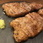 炭火香る焼鳥十四 - 霜降り黒毛和牛のステーキ串