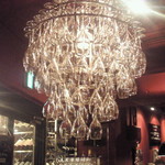 RRR　bistro  - ワイングラスのシャンデリア