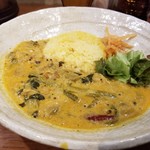 SPICY CURRY 魯珈 - ベンガル風アサリとほうれん草のカレー