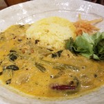 SPICY CURRY 魯珈 - ベンガル風アサリとほうれん草のカレー