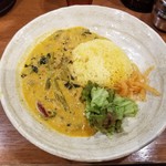 SPICY CURRY 魯珈 - ベンガル風アサリとほうれん草のカレー