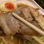 岡本商店 はなれ - 厚みのあるチャーシュー