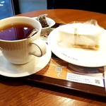 カフェ ド クリエ 札幌西11丁目店 - 紅茶とチーズケーキ。
