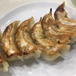 中国菜館 敦煌 - シンプルながら、美味しさがしっかりと詰まった焼き餃子。