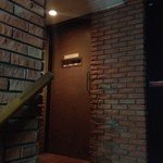 重厚な扉のむこうには！