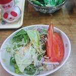 伊勢屋酒店 - 伊勢屋コロッケのサラダ。