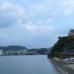 Kohi Botan - 木曽川に臨みそびえ立つ美しい犬山城