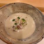 割烹 一楓 - えのき茸のすり流し　蟹 まるで山芋が入っているようなとろみ。 なめらかで、えのき茸の存在は跡形もない。でも口の中に入れると、えのき茸。 蟹との組み合わせがいい。