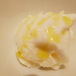 ラ・ターチ - 弓削牧場のミルクを使っているみたいでとっても濃厚～
      でも、さっぱり！
      オリーブオイルがまた合いますね！
      