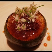 ラ・ターチ - 白いのはニラの花みたいです。。。
                      初めて頂きました。