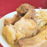 ラーメン二郎 - 豚の厚み