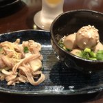 沖縄料理・島酒場 がらくた - お通しと生ビール。