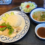 メナムのほとり - カオマンガイ定食 1000円