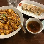 台湾料理　六順園 - 麻婆丼+焼き餃子　680円+380円