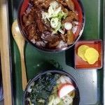 Marutaya - どて丼·ミニうどん付650円。値段は変われど、お値打なメニューだと思います。