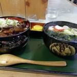 Marutaya - どて丼の量も半端無いけど。ミニうどんじゃ無いし(^_^;)