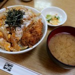 とんかつ うちの - ロースカツ丼・ご飯大盛（980円）
      