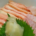 海鮮丼・定食 凪 - この白身はなんだろ？聞かなかった(>_<)