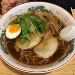 Fuuten - キャーーー！！！娘のギトギト中華！¥850。
                        
                        牛脂の入ったアブラ層のあるラーメンヽ(´o｀
                        
                        かなりのアブラ層で期待のハードルが上がる！！！
                        
                        
                        