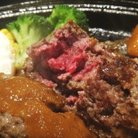大井町銭場精肉店 - 中は赤いのですが肉汁は出てきません