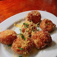 カルネジーオ イースト - 