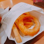 モスバーガー - オニポテセット(フレンチフライポテト、オニオンフライ)