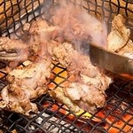 炭火焼鶏料理 たちばな - 炭火地鶏もも焼き