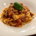 PASTA&WINE ポポラマーマ バル - 舞茸とカマンベール・吊るしベーコンのアラビアータ