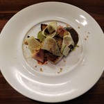 Le Trefle - Plat メイン料理　Poisson de jour,courgette,pêche,harissa 本日のお魚､ズッキーニ､黒ゴマ､アリッサ 