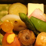 銀座 しのはら - 鈴虫の籠に入った創作料理の中身