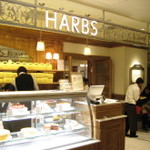 HARBS - 店舗入り口付近