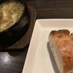 MILLE FIORI - カマンベールチーズのアヒージョ（バケット2ケ付き）（￥900）