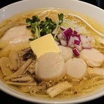 鶏そば・ラーメン Tonari - 芳醇なきのこの香り