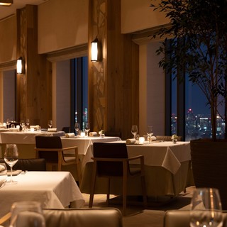 Restaurants you can enjoy Provence cuisine with a sparkling night view