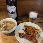 牛太郎 - 瓶ビール大瓶500円
            もつ煮130円
            しろがつはつ各110円