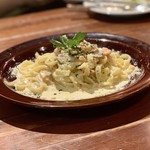 nishichibaitariankafedhia-furo-mu - 生パスタ、スモークサーモンとマッシュルームのクリームソース「フェットチーネ」/1560円