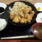 Torigoya - 和風竜田揚げメガ盛り定食。