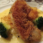 アピシウス - 海苔とカダイフで巻いた沖カサゴのグージョネット　トリュフバターソース