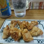 伊勢屋酒店 - ミノの天ぷら&氷結レモンロング。